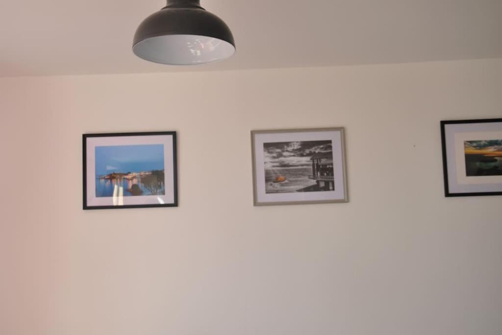 Modern Flat With Island Views In Heart Of Tenby Exterior photo