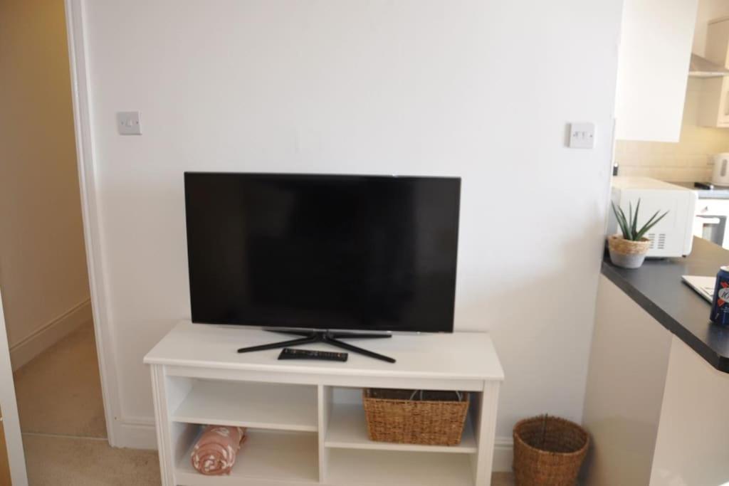 Modern Flat With Island Views In Heart Of Tenby Exterior photo