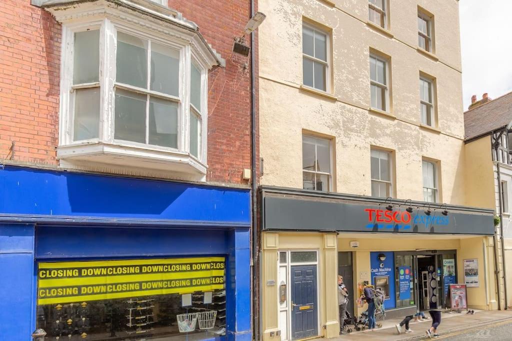 Modern Flat With Island Views In Heart Of Tenby Exterior photo